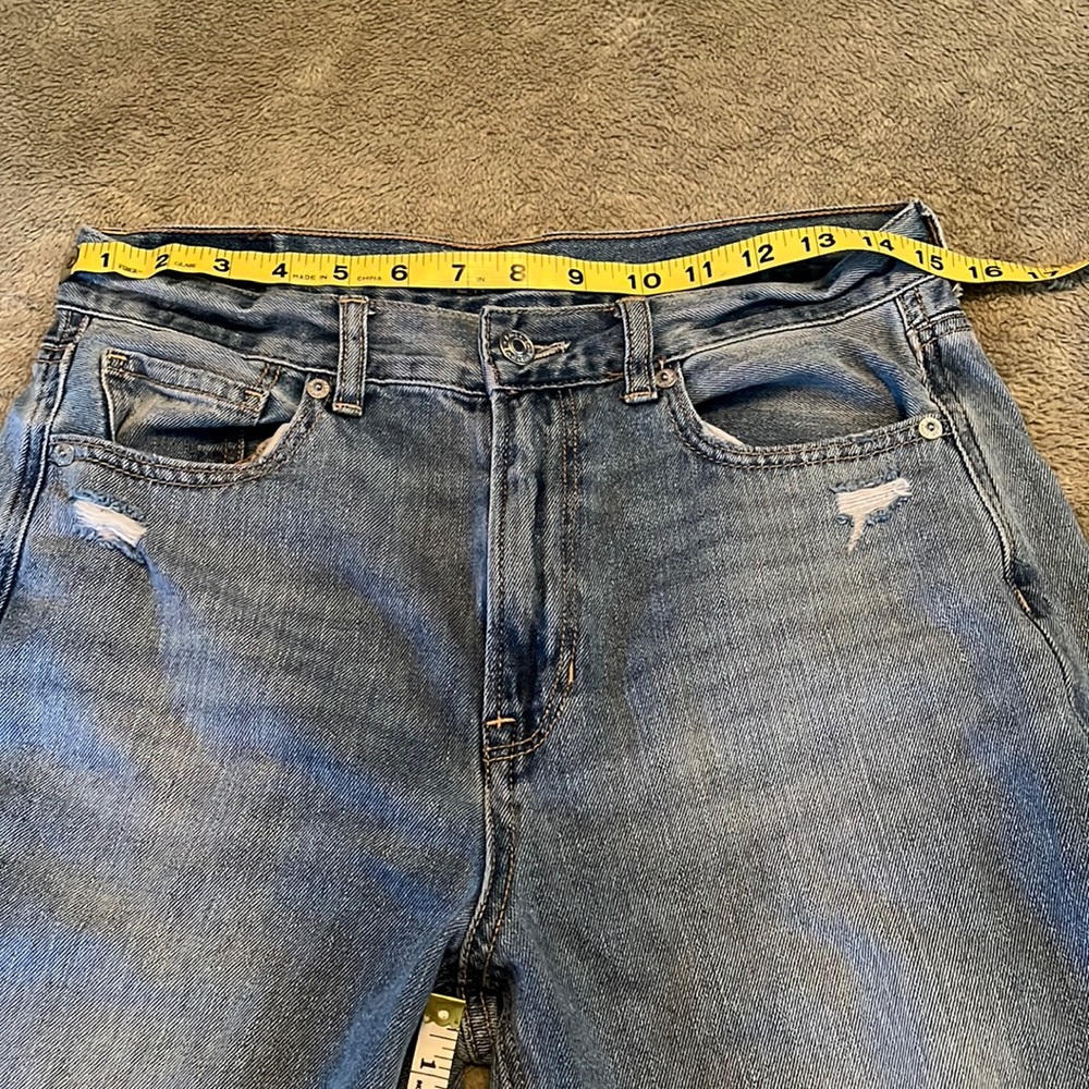 American Eagle , Womens 6 regular , Mom Jeans , excellent condition !!